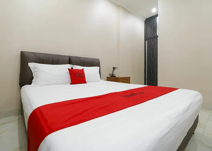 Reddoorz Syariah Plus Near Dharmawangsa Jakarta