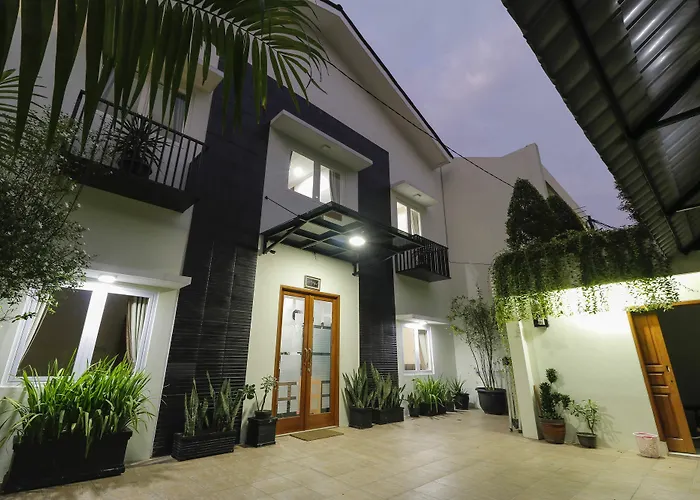 Reddoorz Syariah Plus Near Dharmawangsa Jakarta